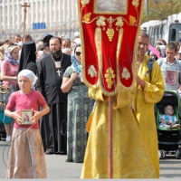 Київ захищали гаслами, фарбами і яйцями