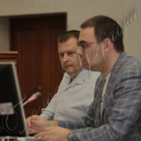 Просять зачекати з відпустками