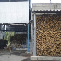 Щоб не залежати від газу, запасаються дровами