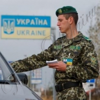 Російський письменник попросив притулку в Україні