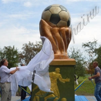 Футбольний м’яч замість Леніна