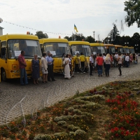Нові шкільні автобуси - чотирьом районам