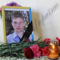 Дідусь загиблого внука читав його листи з фронту