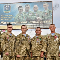«Кіборги» усміхаються з білборда
