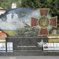 Пам'ятний знак нацгвардійцям відкрили їхні діти