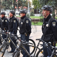 Їхали патрульні на велосипедах…