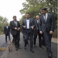 Прем'єр-міністр проблемний автошлях... з гелікоптера проінспектував