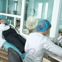 Поліцейські здали кров для травмованих дітей