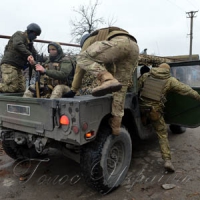 За їхніми плечима —  Маріуполь