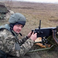 Держслужбовці  взяли до рук зброю