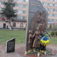 Напівголодні ділилися з голодними теплом і хлібом…