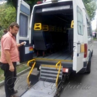 Хмельницький: волонтери збирають кошти на соціальне таксі