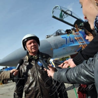 Провів у небі понад три тисячі годин