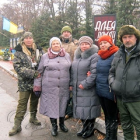 Єднає країну прапорами