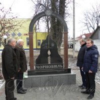 <<…Дотепер сняться заграви Чорнобиля>>