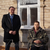 Прикутий до інвалідного візка АТО-вець в'їхав у нове помешкання