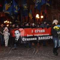 У Полтаві відбулася смолоскипна хода на честь Степана Бандери