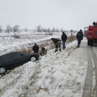 Снігові замети <<ковтають>> автомобілі