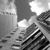 Дитина впала з восьмого поверху і вижила