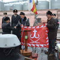 Екіпаж врятованого військового корабля привітали з ювілеєм
