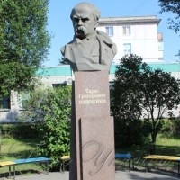Тарасу Шевченку в Горішніх Плавнях затишніше, ніж у Комсомольську...