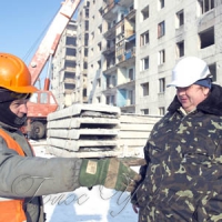 Демонтують зруйноване і вручають нові ордери