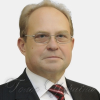 Навчаючи, треба ще й заробляти