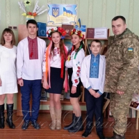 Разом із військовими школярі записали вірш-підтримку