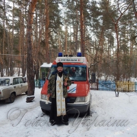 До священика на війні приходять усі