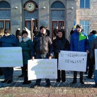 На Соборній площі Черкас підприємці, фермери та пенсіонери протестували проти соціально-економічної політики уряду
