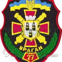 Військовослужбовці воюють зі снігом...