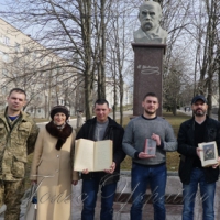 У Верхньодніпровську - флешмоб: <<Шляхами Шевченка - духовного президента України>>!..