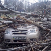 ...у степу пісок на зубах, як у пустелі