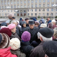 У Черкасах перед будівлею ОДА відбулася...