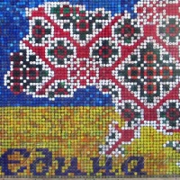 Панно з кришечок стало підставою для рекорду