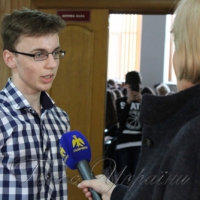 Спілкувались та змагались суто іноземною