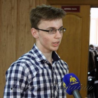 Спілкувалися та змагалися тільки іноземною