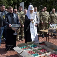 Гостинці вирушили на фронт