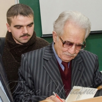 Вкрав... патріотичну книгу