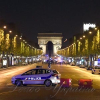 Французи вибирають.  Європа завмерла в очікуванні