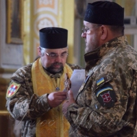 Молилися за захисників