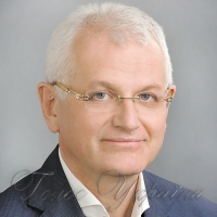 І знову невимитий посуд, або Чому українські школи приречені на постійні проблеми з підручниками