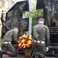 Пам’ятний знак загиблим в АТО нацгвардійцям відкрито у Вінниці...