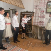 Депутатам розповіли історію національного вбрання