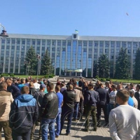 У Рівному знову пікет з приводу бурштину