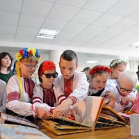На дотик пізнають кольори і анатомію