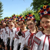 У Дубно дівчата козиряли красою та магією довгої коси