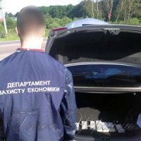 ...митник у машині возив хабара