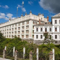 Замок продають