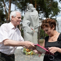 Монумент Матері-вдові будувала вся країна 
